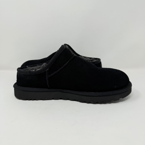 New UGG Classic Slipper In Black Women's Sz 10 - Picture 13 of 16